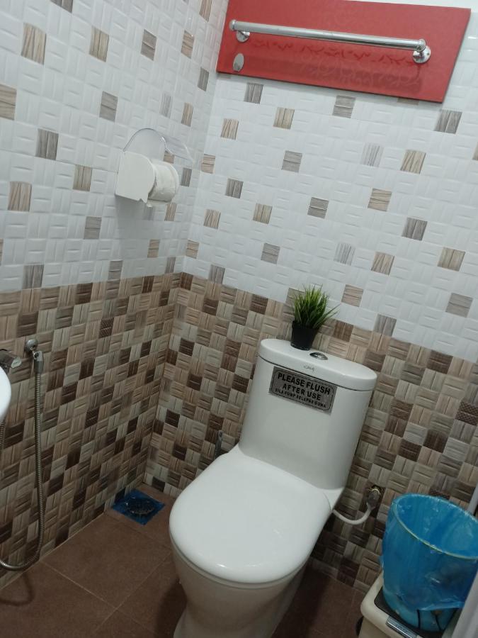 Aban Transit House Hotel Kampung Kuala Besut Ngoại thất bức ảnh