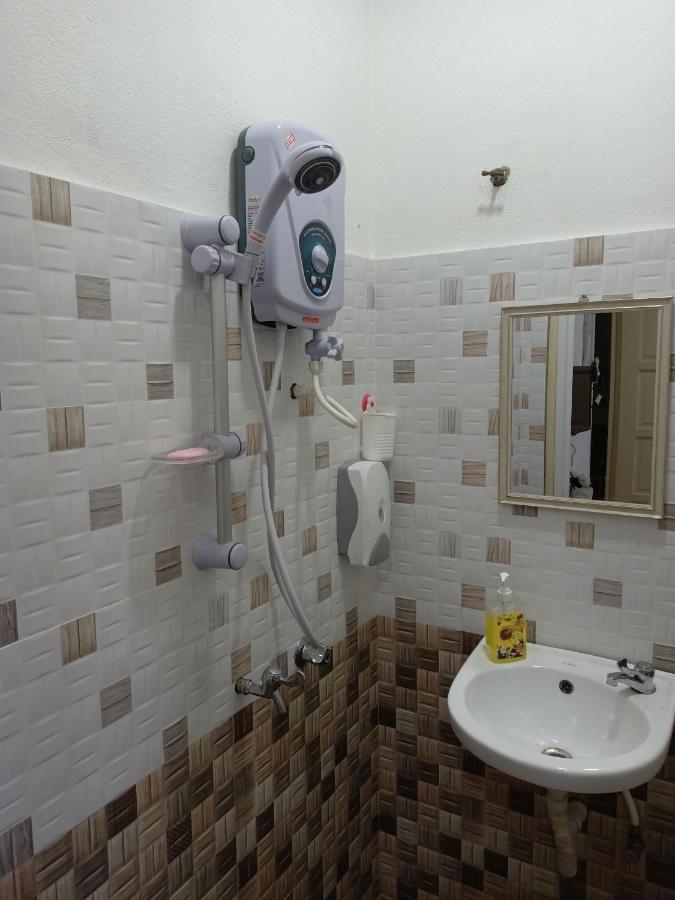Aban Transit House Hotel Kampung Kuala Besut Ngoại thất bức ảnh