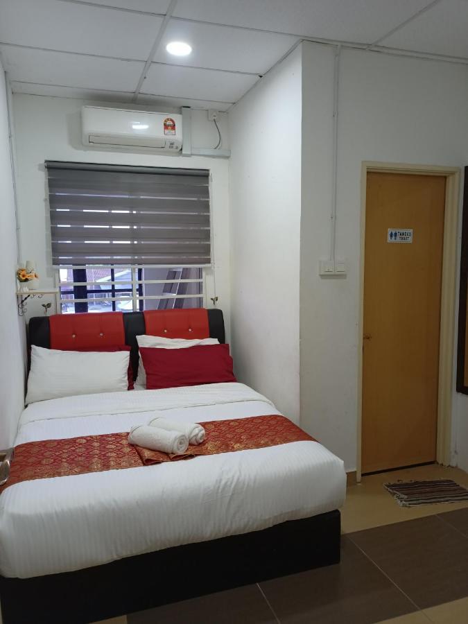 Aban Transit House Hotel Kampung Kuala Besut Ngoại thất bức ảnh